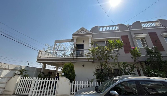 MYSA Villa Luxurious Homestay 2BHK near Airport Bhopal with AC, WiFi, kitchen in Bhopal