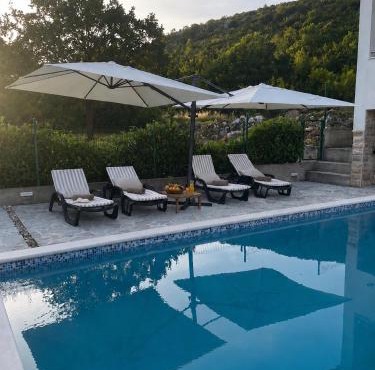 Nany-Villa with heated pool