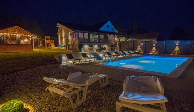 Natura Lux Holiday House with Pool and Jacuzzi