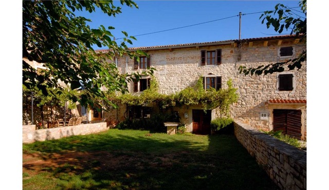 Nature house Jasenka for 6 to 8 persons, with 3 sleeping rooms, 2 baths, garden terrace and BBQ