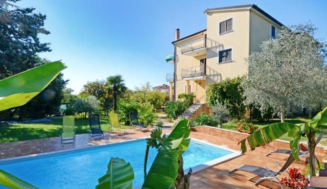 Nettes Appartement in Valica mit Großem Garten by Interhome in Umag/Juricani