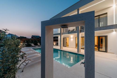 NEW 2025 Villa Nikante with heated pool