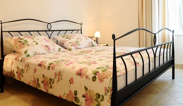 New and tastefully furnished apartment