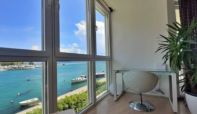 New apartment for 5 people on the riverside with stunning views
