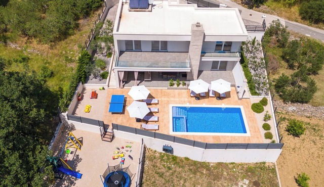 NEW Luxury Family Villa Tanicius, heated pool,gym,4 en-suite bedrooms