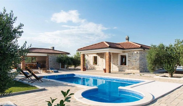NEW luxury stone villa Lunis with pool
