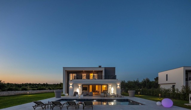 New! Luxury Villa Valmera - 50 m2 heated pool family bbq in Paradiz