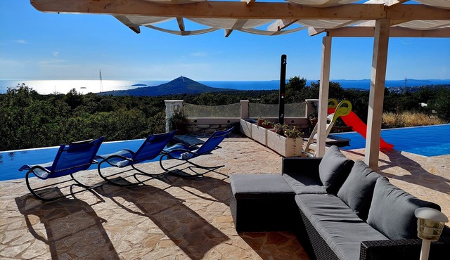 New villa with 2 pools & perfect sea view on a quiet green hill 5 min from beach