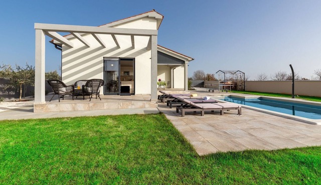 Nice and modern holiday house near Pula in Cukrici