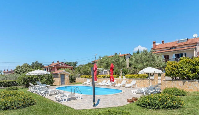 Nice apartment for 3 guests with pool, WIFI, TV and terrace in Umag