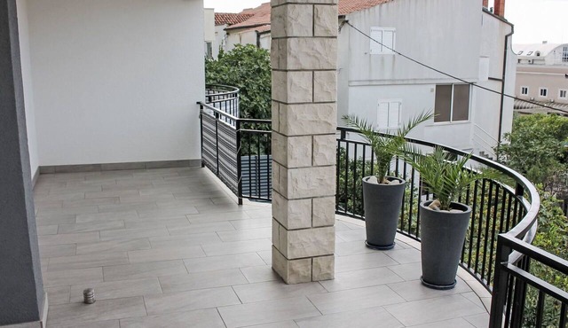 Nice apartment for 4 guests with A/C, WIFI, TV and balcony in Makarska
