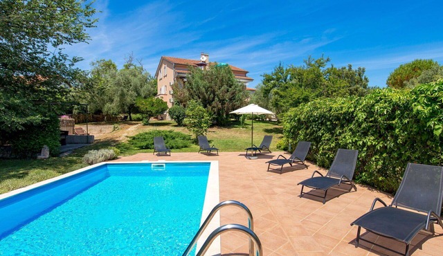 Nice apartment for 5 people with WIFI, pool, A/C, TV and terrace
