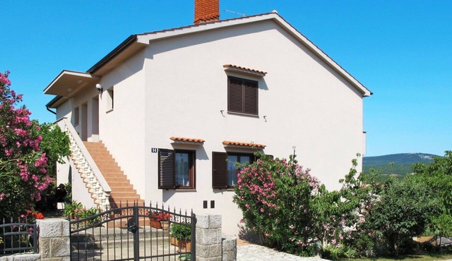Nice apartment for 6 guests with A/C, WIFI, TV, balcony and pets allowed
