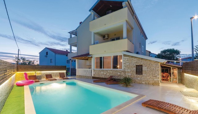 Nice apartment in Biograd with swimming pool