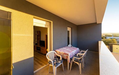 Nice Apartment In Gornji Karin With Wifi