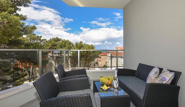 Nice apartment in Makarska with WiFi