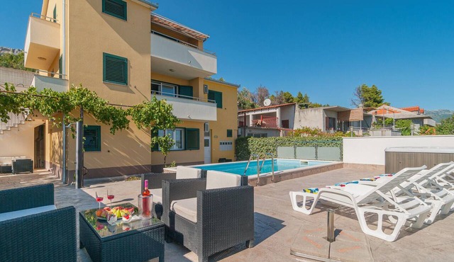 Nice apartment in Solin with swimming pool