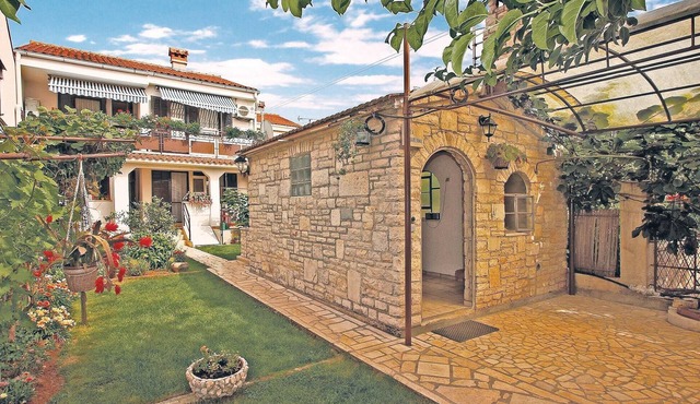 Nice apartment in Stinjan with house sea view