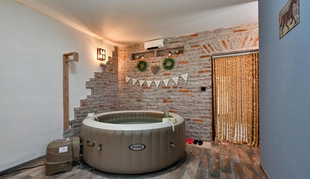Nice country house on green property north of Zagreb.
