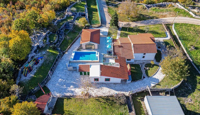 Nice home in Dugopolje