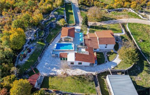 Nice Home In Dugopolje