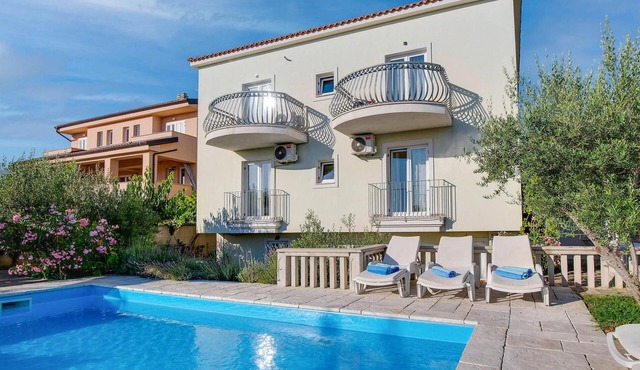 Nice home in Linardici