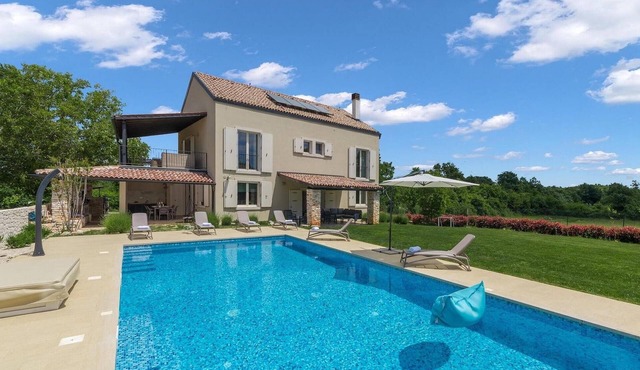 Nice home in Svetvincenat with sauna