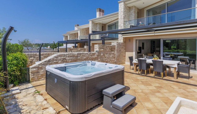 Nice home in Umag with house sea view