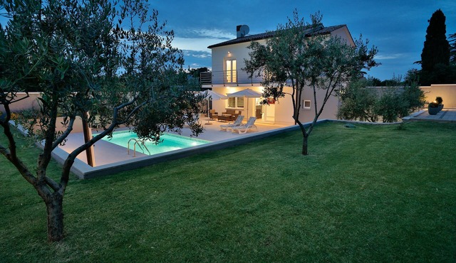 Nice villa with heated swimming pool, 100m from the sea, WiFi, grill