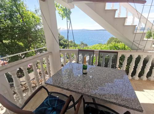 NIKO Apartments 70m from the beach
