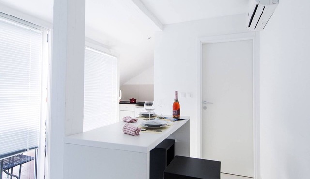 No5 Sea View Attic Studio