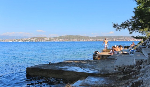 One bedroom apartment near beach Okrug Donji, Čiovo (A-12502-b)