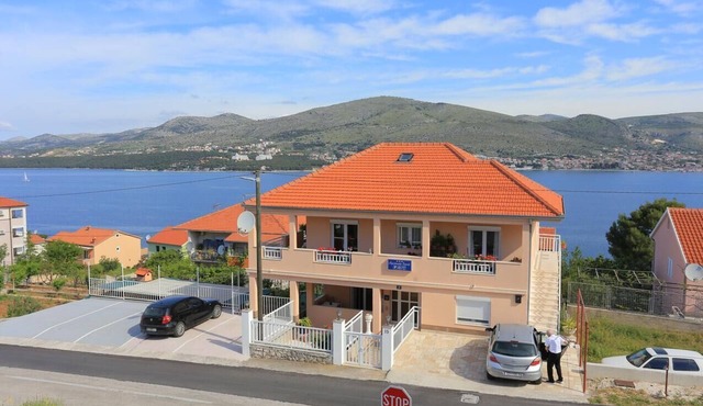One bedroom apartment with air-conditioning Okrug Donji, Čiovo (A-18796-a)