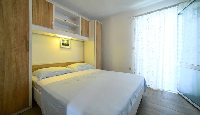 One bedroom apartment with balcony and sea view Mavarštica, Čiovo (A-25405-b)
