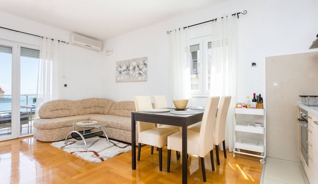 One bedroom apartment with terrace and sea view Seget Donji, Trogir (A-21374-a)