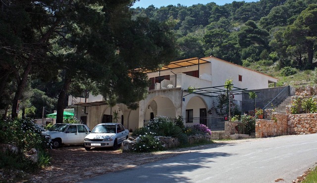 One bedroom apartment with terrace Cove Saplunara (Mljet) (A-4923-a)