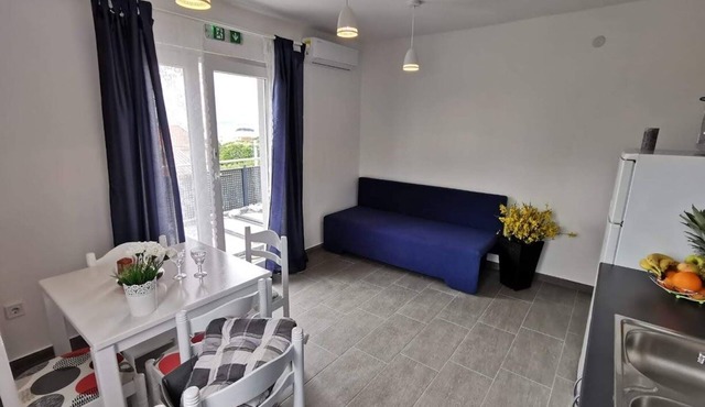 One bedroom apartment with terrace and sea view Pakoštane, Biograd (A-18979-d)