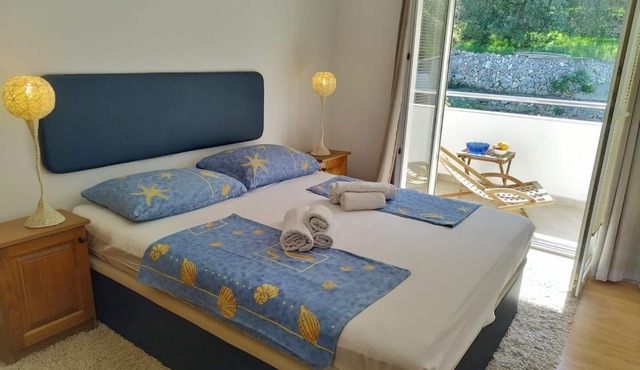 One bedroom apartment with balcony and sea view Sumpetar, Omiš (A-11798-b)