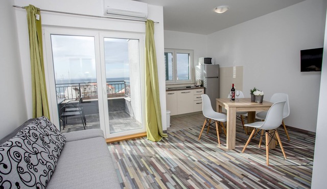 One bedroom apartment with terrace and sea view Sumpetar, Omiš (A-14941-b)