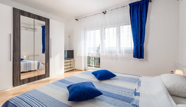 One bedroom apartment with balcony and sea view Klenovica, Novi Vinodolski (A-5575-a)