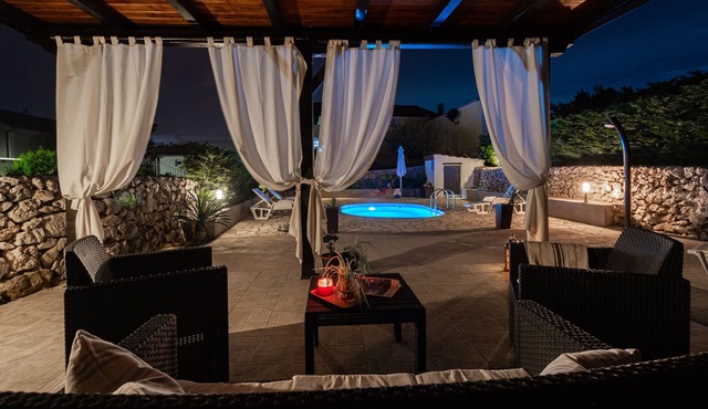 One bedroom apartment with a swimming pool Krasica, Rijeka (A-18059-b)