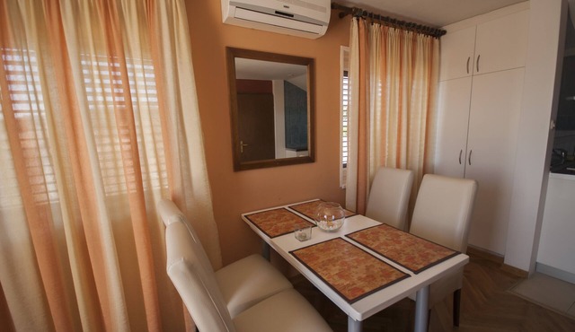 One bedroom apartment with terrace and sea view Kukljica, Ugljan (A-8253-a)