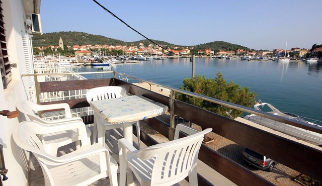 One bedroom apartment with balcony and sea view Kukljica, Ugljan (A-8260-a)
