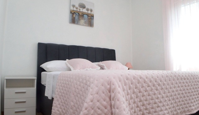 One bedroom apartment with balcony and sea view Lukoran, Ugljan (A-23830-c)