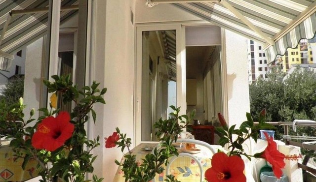One bedroom apartment with balcony and sea view Makarska (A-27979-b) in Makarska