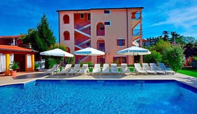 One bedroom apartment with a swimming pool Novigrad (A-6951-b)