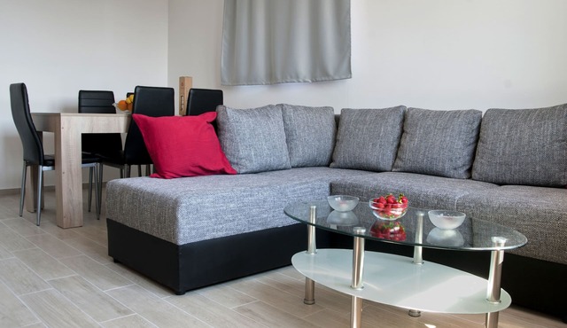 One bedroom apartment with terrace and sea view Podstrana, Split (A-14112-a)