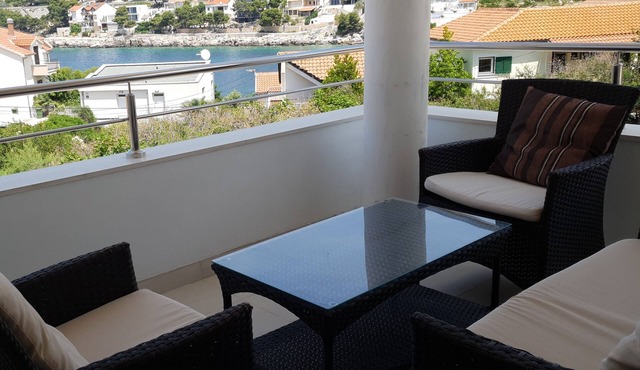 One bedroom apartment with terrace and sea view Bilo (Primošten) (A-14601-a)
