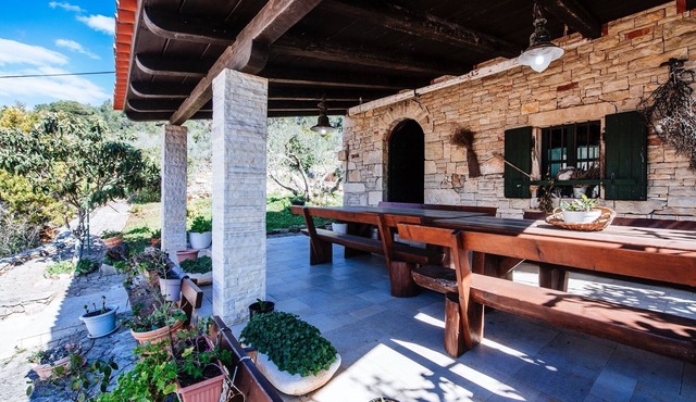 One bedroom apartment with terrace Veli Iž, Iž (A-25533-a)