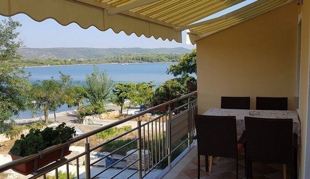 One bedroom apartment near beach Veli Rat, Dugi otok (A-437-a)